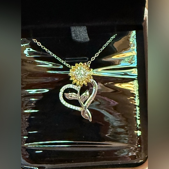 🌻TRINCKLE🌻0.3 CT GRA Moissanite”You Are My Sunshine” Sunflower Necklace/NWT - Picture 9 of 16